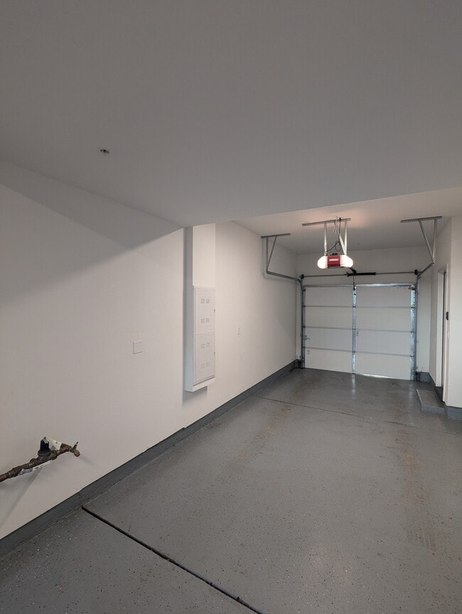 Building Photo - 932 Edy Ln