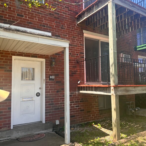 Building Photo - 602 Yeadon Ave