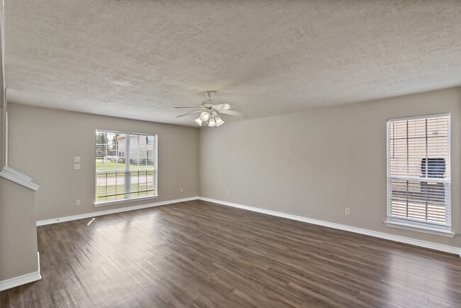 Building Photo - 4003 Southern Trace Ct