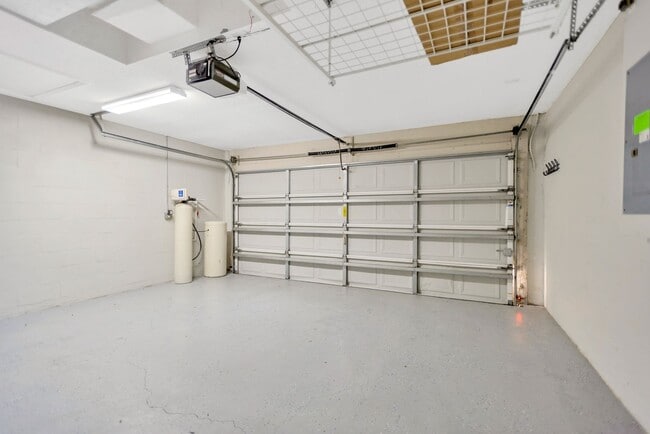 Building Photo - Zephyrhills Rental