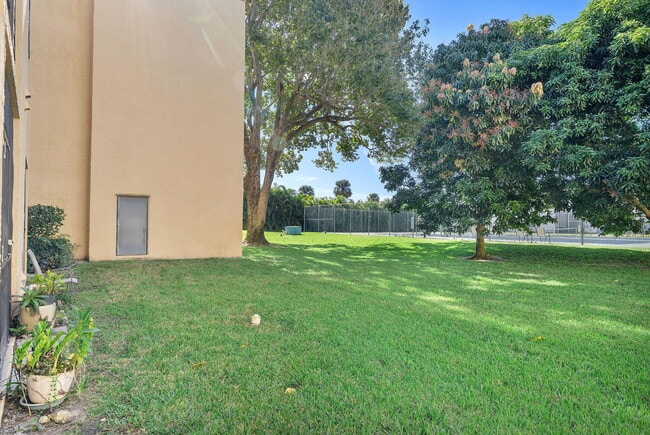 Building Photo - 9370 SW 8th St