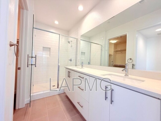 Building Photo - 4334 N Jimson Rd