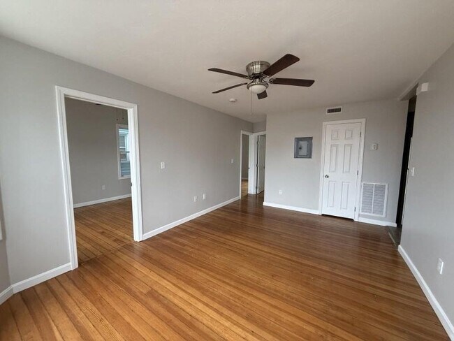 Building Photo - 138 Brightman St