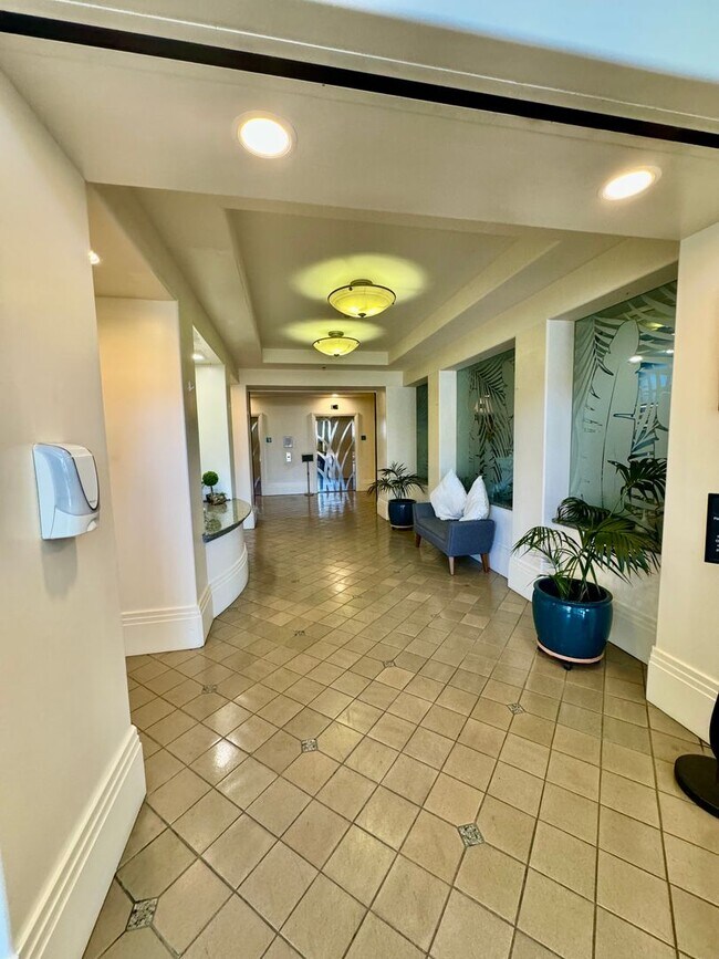 Building Photo - 2/2/2 at One Archer Lane, Mountain Views, Great Location!