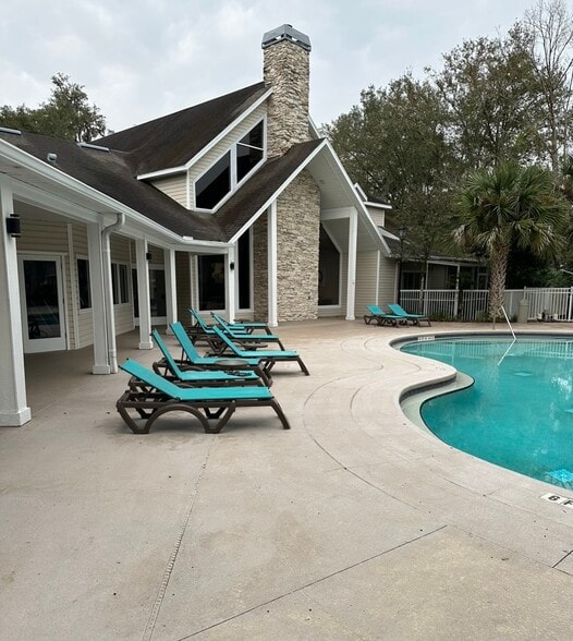 Building Photo - 4700 SW Archer Rd