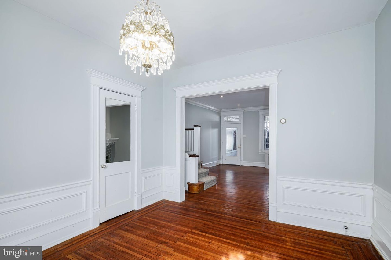 9_DINING_ROOM_2 - 6212 Webster St
