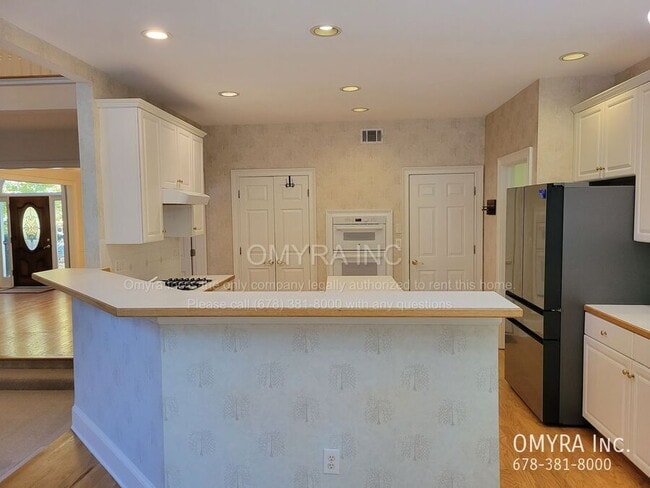 Building Photo - Gorgeous 5 Bedroom House in Peachtree Corners!