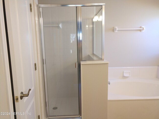 Building Photo - 14019 Crestwick Dr W