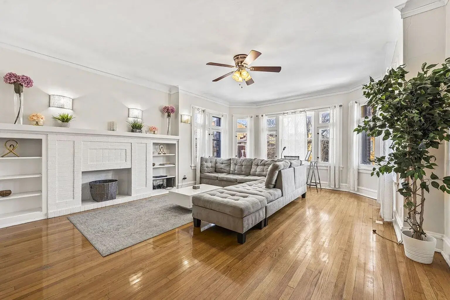 Building Photo - 6444 N Washtenaw Ave