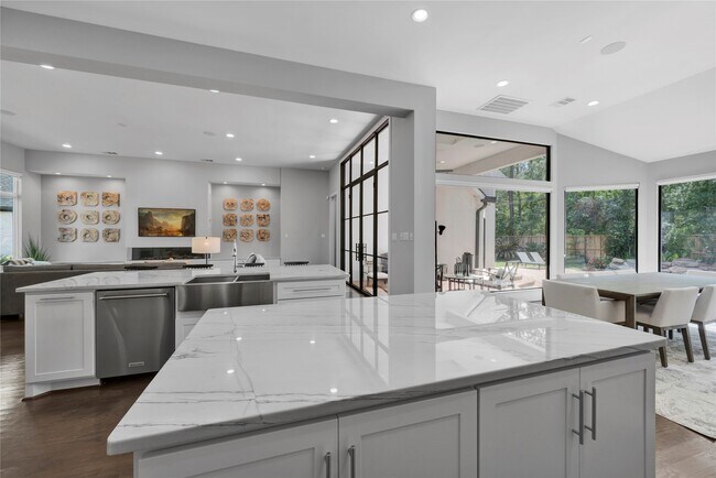 Building Photo - 19 Acorn Cluster Ct