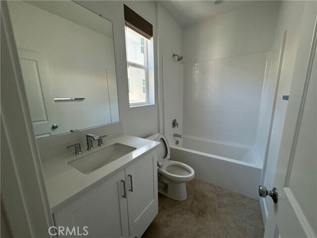 Building Photo - 228 Knot