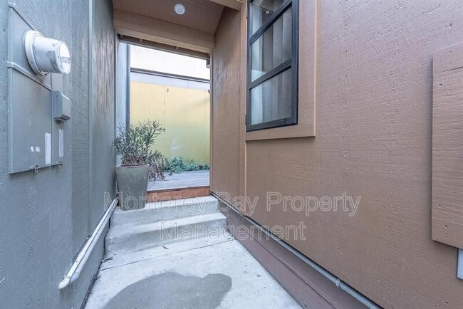 Building Photo - 543 Foam St