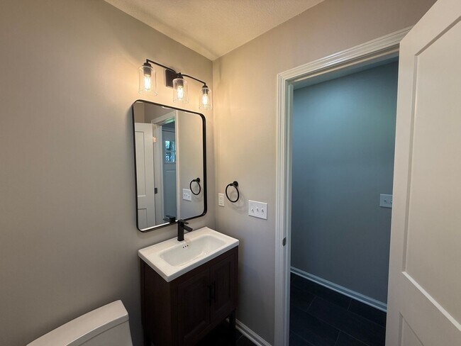 Building Photo - Westwood KS Renovated 3 Bed/2.5 Bath MainLevel Home with Attached Garage and Utilities w/Fee, Own...