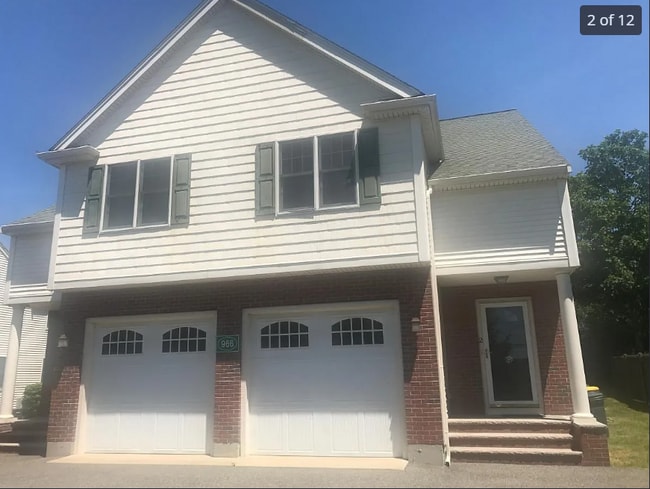 Building Photo - 966 Washington St