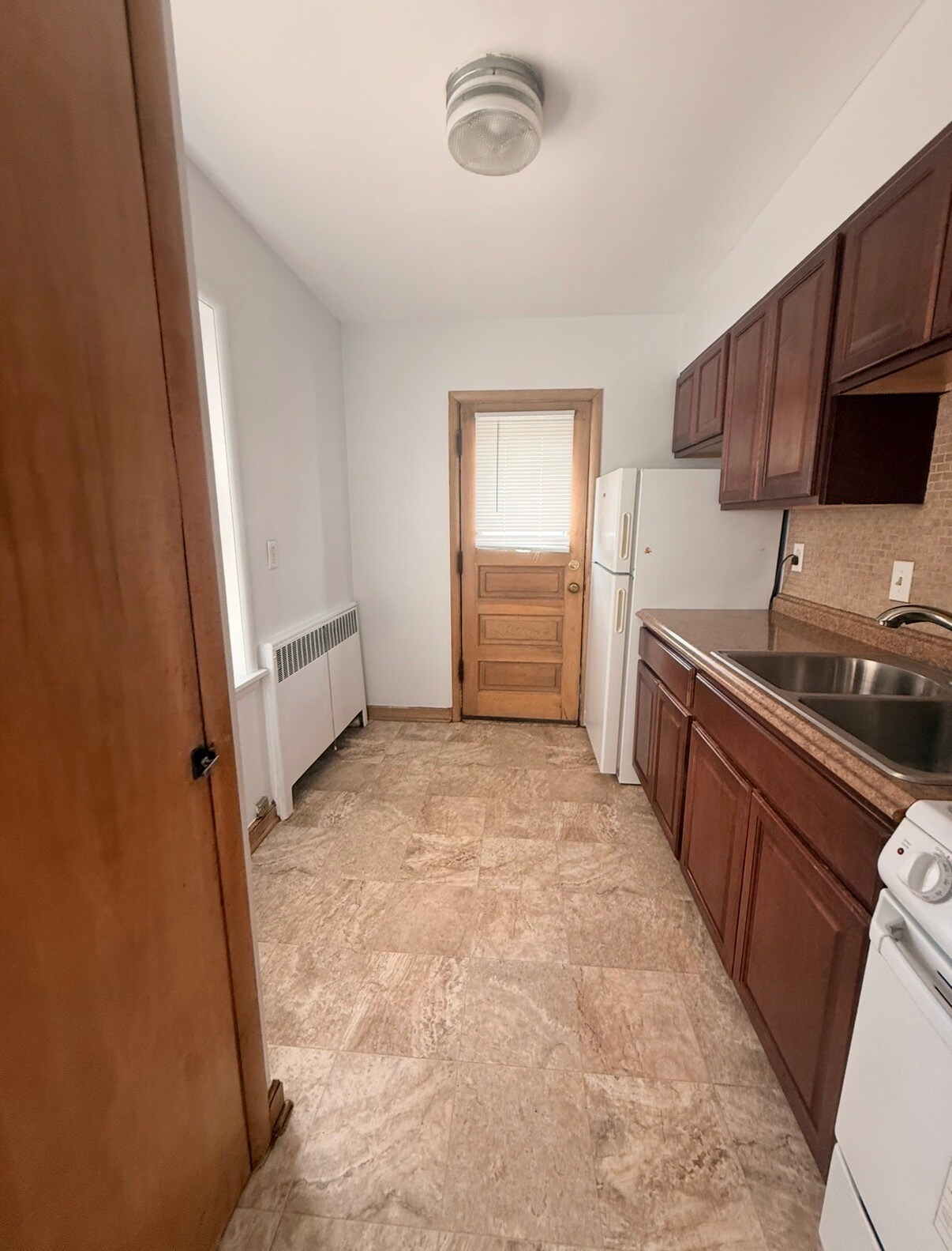 Building Photo - 4002 N Farwell Ave