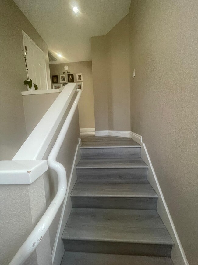 Building Photo - 7734 Creekside Dr