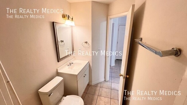 Building Photo - 7628 University Garden Dr