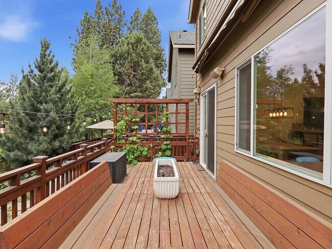 Building Photo - 61330 Huckleberry Pl