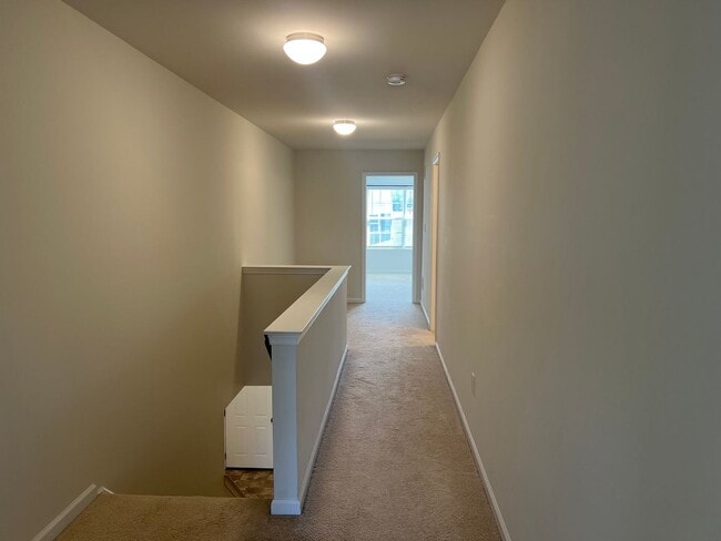 Building Photo - Stunning 4 bedroom 2.5 Bathroom Home in Ma...