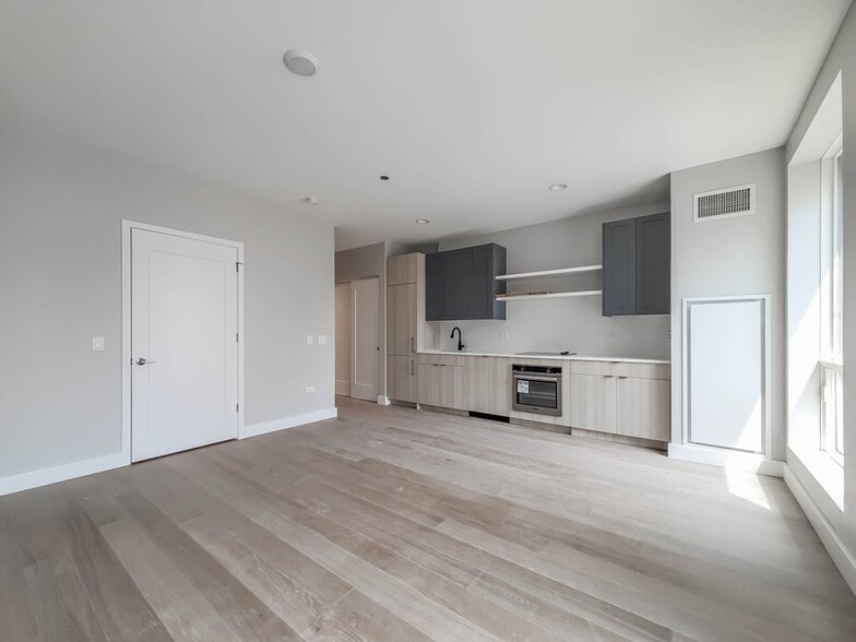 Building Photo - 1200 N Clark St