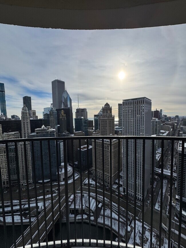 Building Photo - 300 N State St