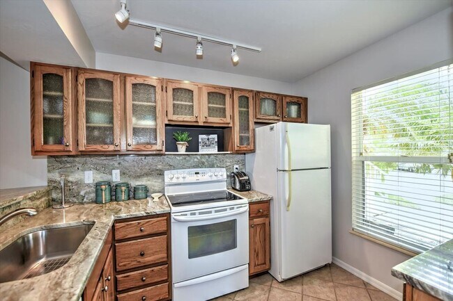 Building Photo - 1175 Mainsail Dr
