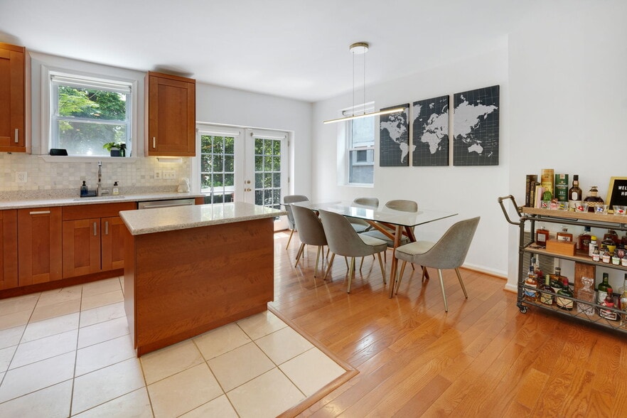 Building Photo - 520 Lamont St NW