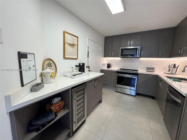 Building Photo - 5750 Collins Ave