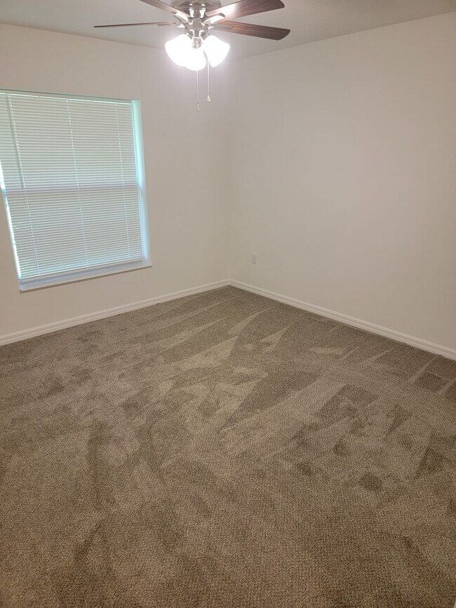 Building Photo - Beautiful 3/2/2 Near Downtown Inverness!!!