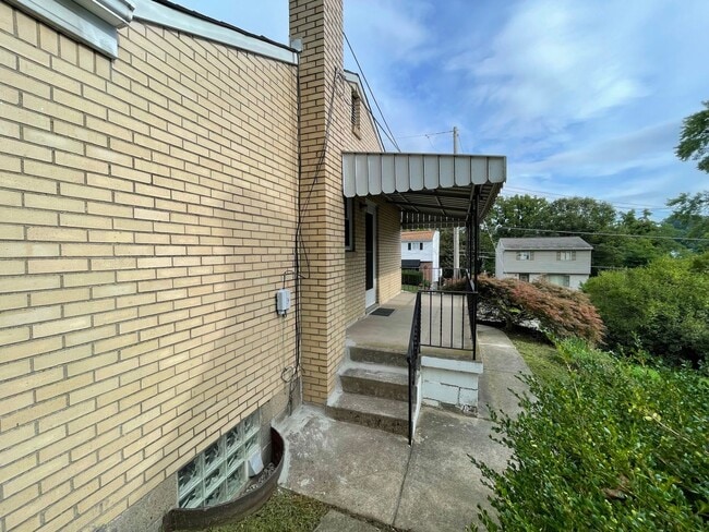 Building Photo - 157 Merritt Ave