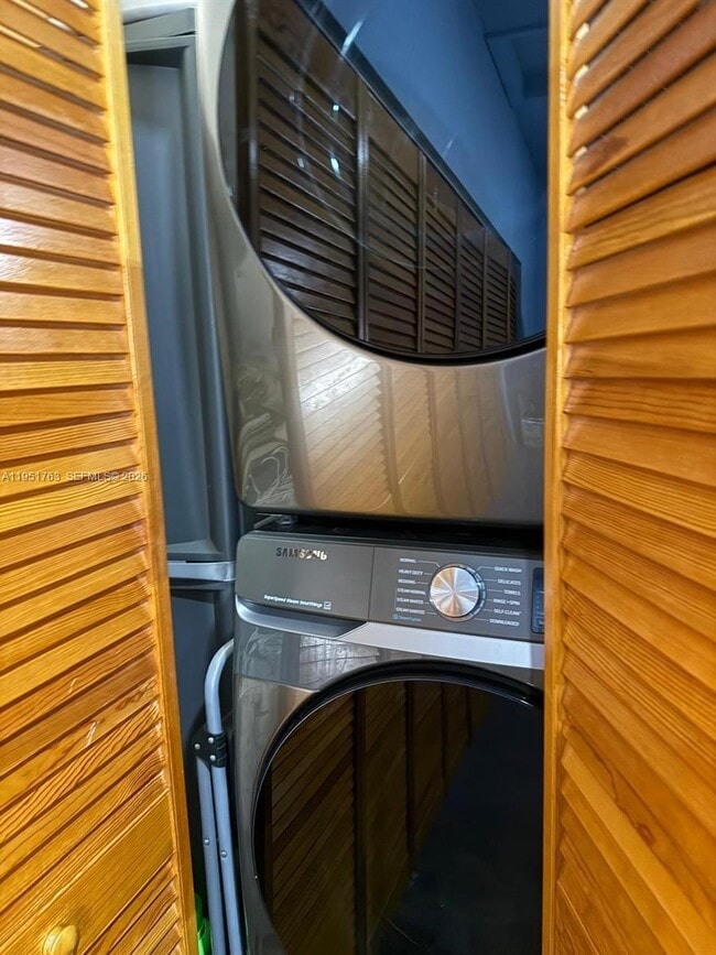 Building Photo - 1041 SW 111th Ave