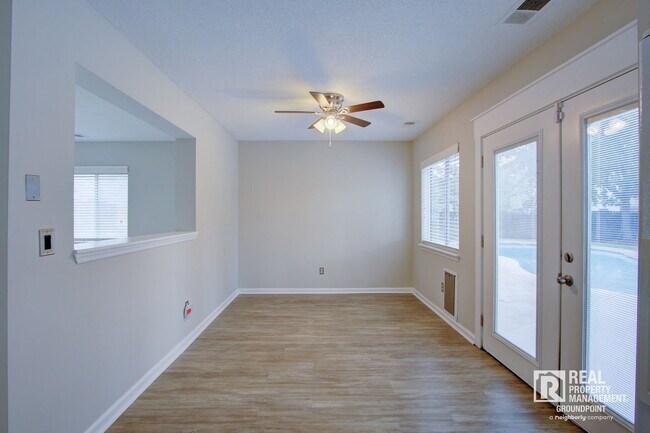 Building Photo - 121 Sioux Ct