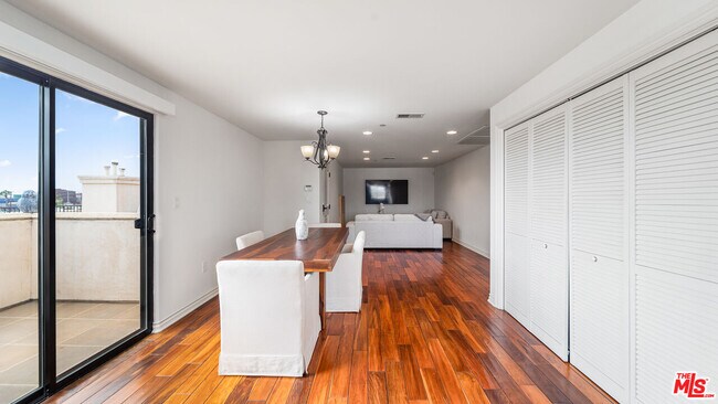 Building Photo - 1146 Hacienda Pl