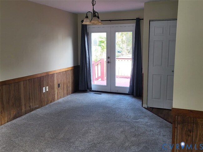 Building Photo - 206 Spring Dr