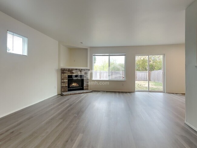 Building Photo - 18631 29th Ave E