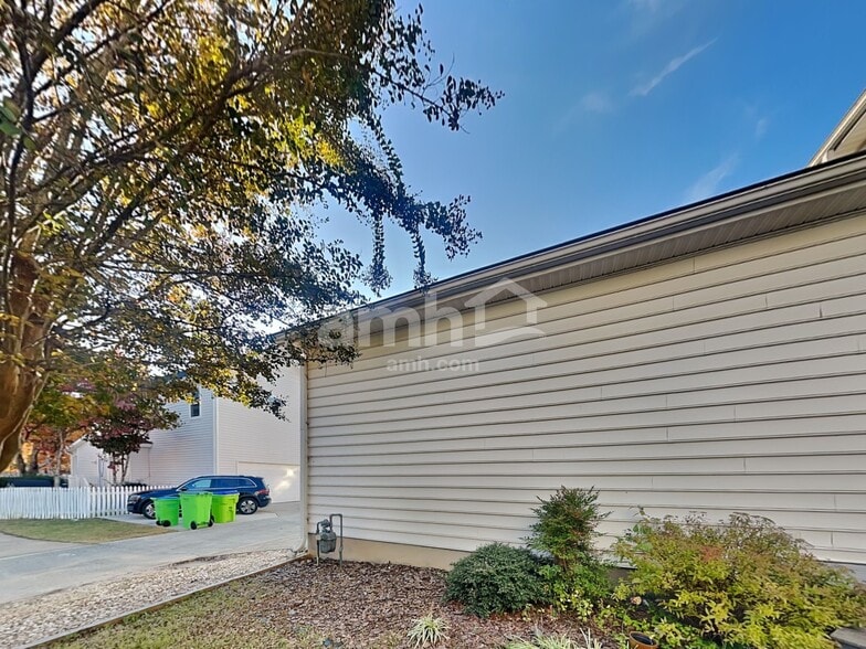 Building Photo - 791 Gardenside Cir SE