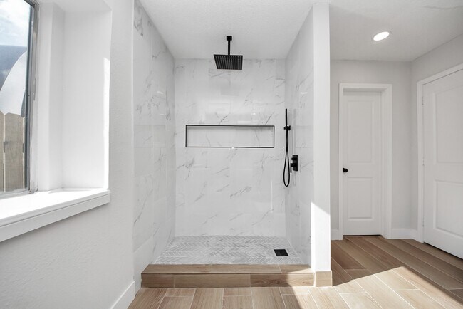 Building Photo - 1114 N Nottingham