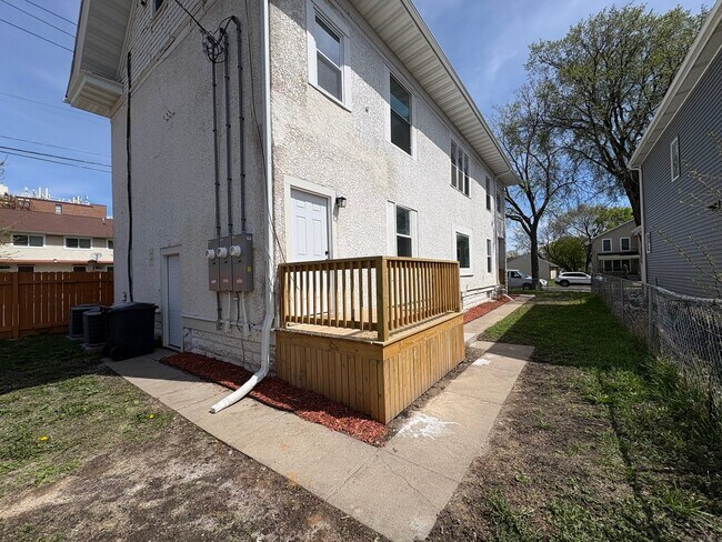 Building Photo - 1239 Knox Ave N
