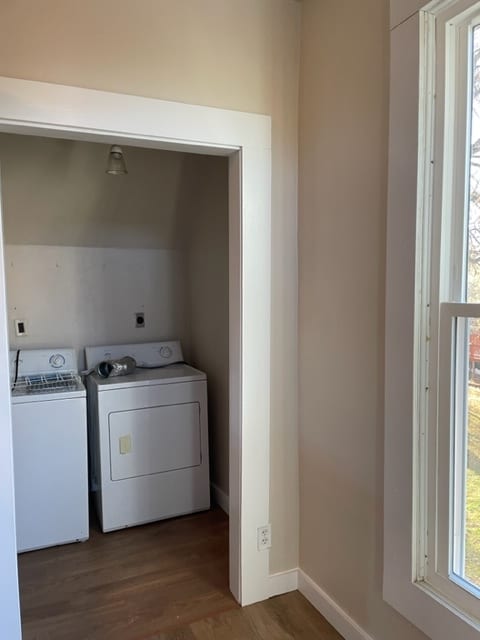 laundry area - 136 Cross St