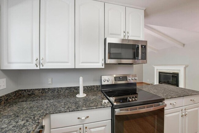 Building Photo - 6558 Crown Blvd