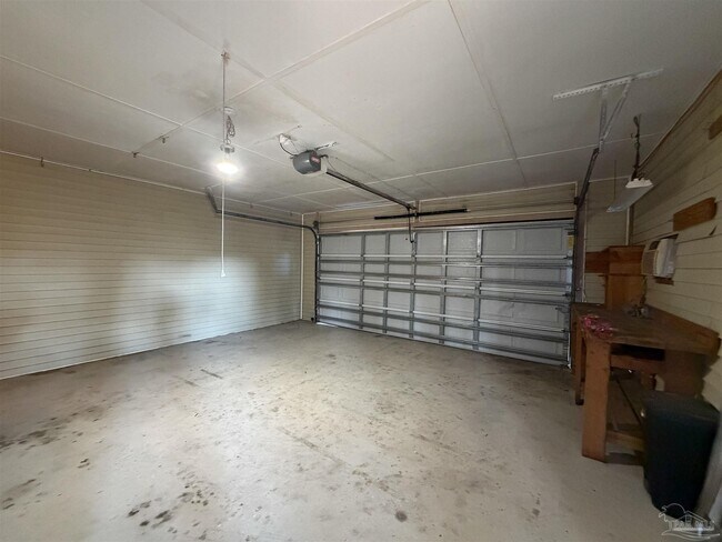 Building Photo - 8101 Treetop Ln