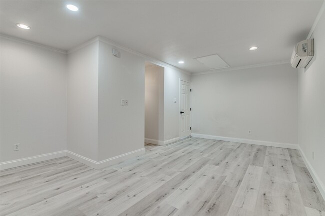 Building Photo - 5636 Pearce St
