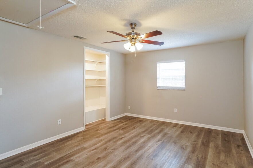 Building Photo - 1705 Athens Ct