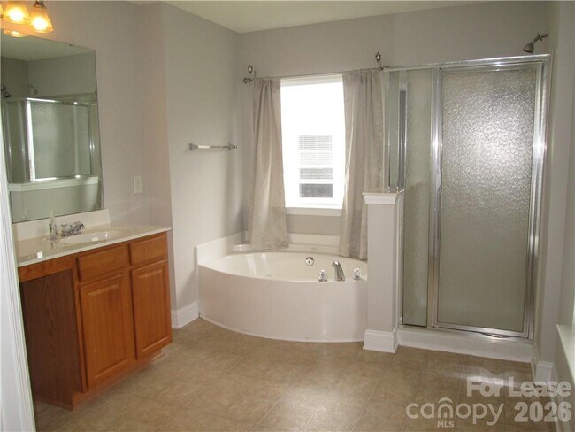 Building Photo - 12623 Cumberland Cove Dr