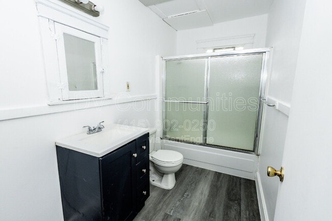 Building Photo - 3131 W 58th St