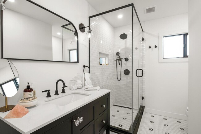 Building Photo - 2108 Tavern Trail