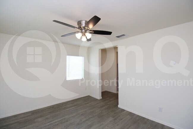 Building Photo - 1555 E Strople Dr