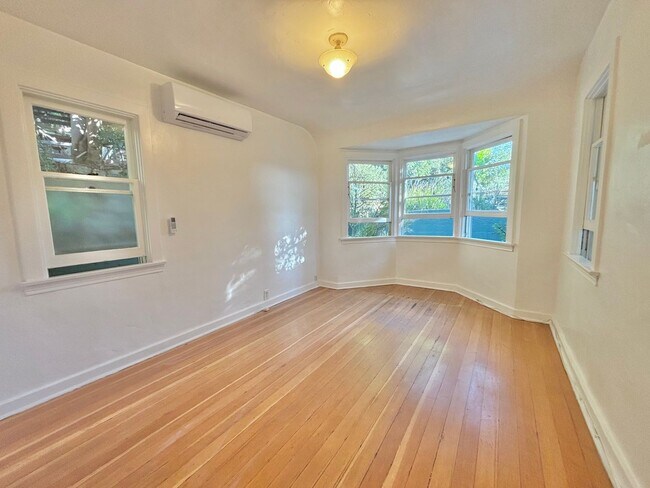 Building Photo - Hillside Los Feliz Cottage w/ Yard, Parking *ALL UTILITIES INCLUDED*