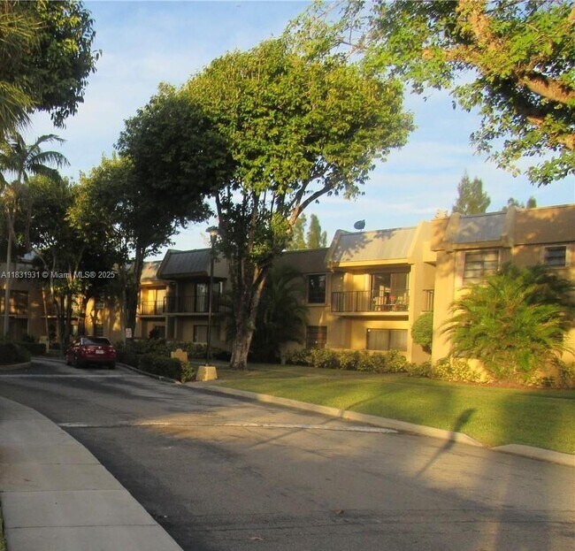 Primary Photo - 10431 N Kendall Dr