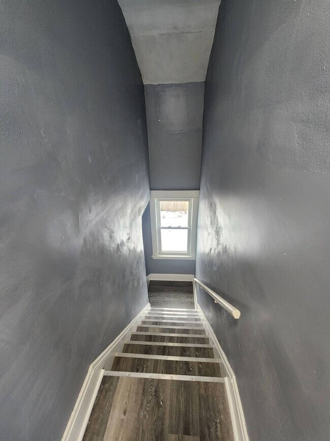 Building Photo - Charming 3-Bedroom Property in Prime Location